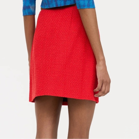 AREA size 2 Wool NWOT Red Embellished Mini Skirt with large crystal hooks - Picture 2 of 15